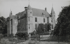 24531 Gezicht op het slot Zuylen te Oud-Zuilen (gemeente Zuilen).N.B. Het slot Zuylen behoort sinds 1 jan. 1954 tot de ...